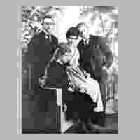 111-3372 Die vier Kinder von Paul Fritze von links Hugo, Frieda, Erna und Ewald.jpg